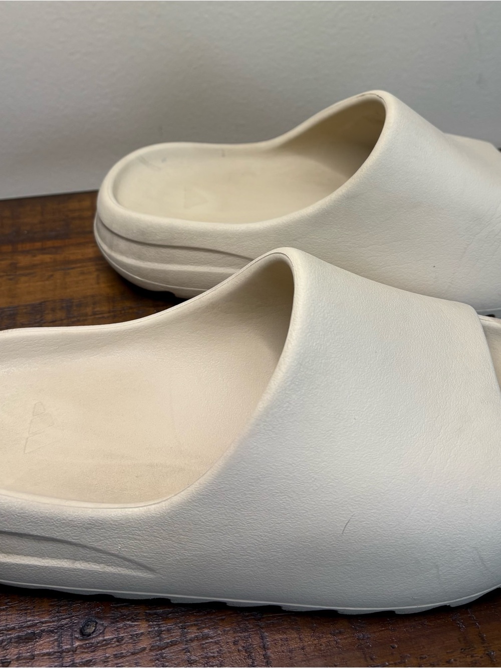 Women’s Size 8 Beige/Bone Color Adidas Yeezy Slides - Picture 7 of 13